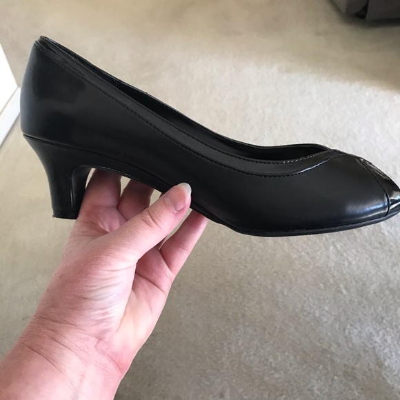 NWOT black peep toe heel. - Picture 3 of 6